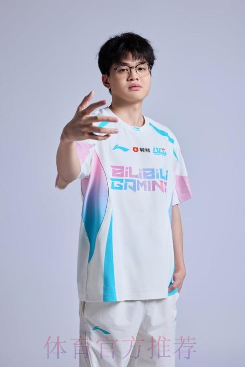 BLG官媒发布2026LPL定妆照part2：蓝粉小碧来袭